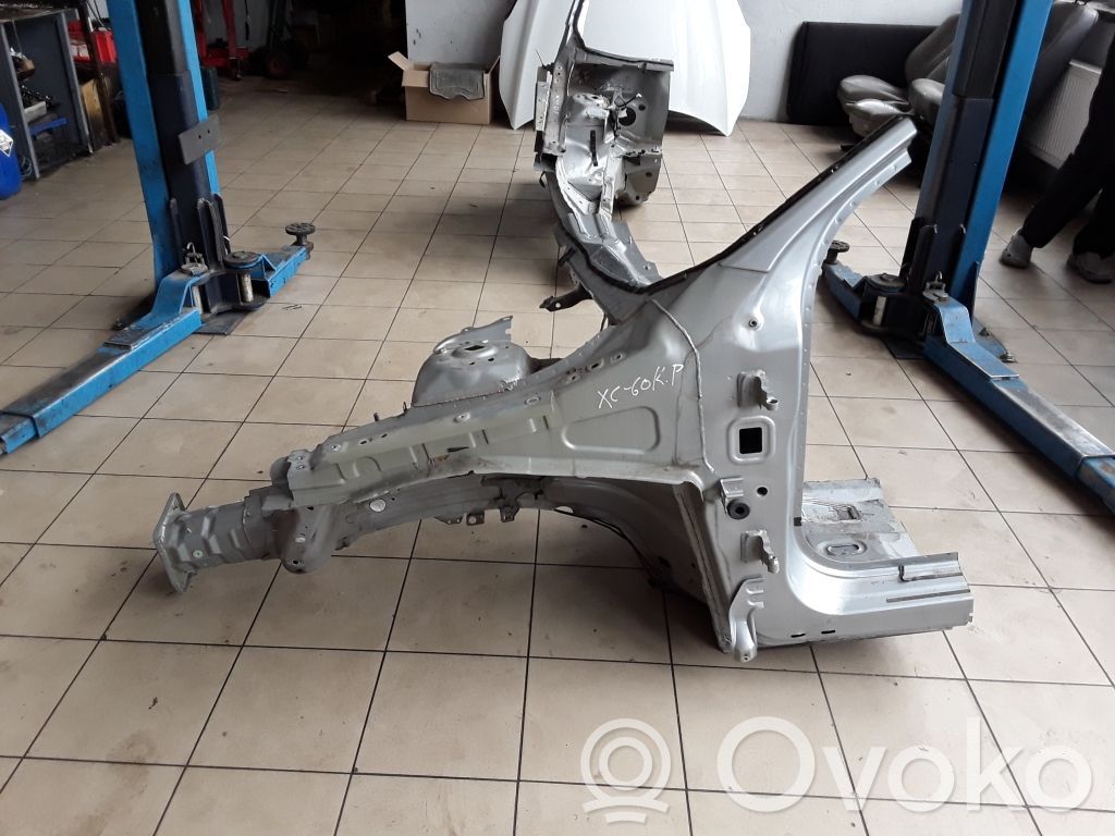 Volvo XC60 Panel lateral delantero 