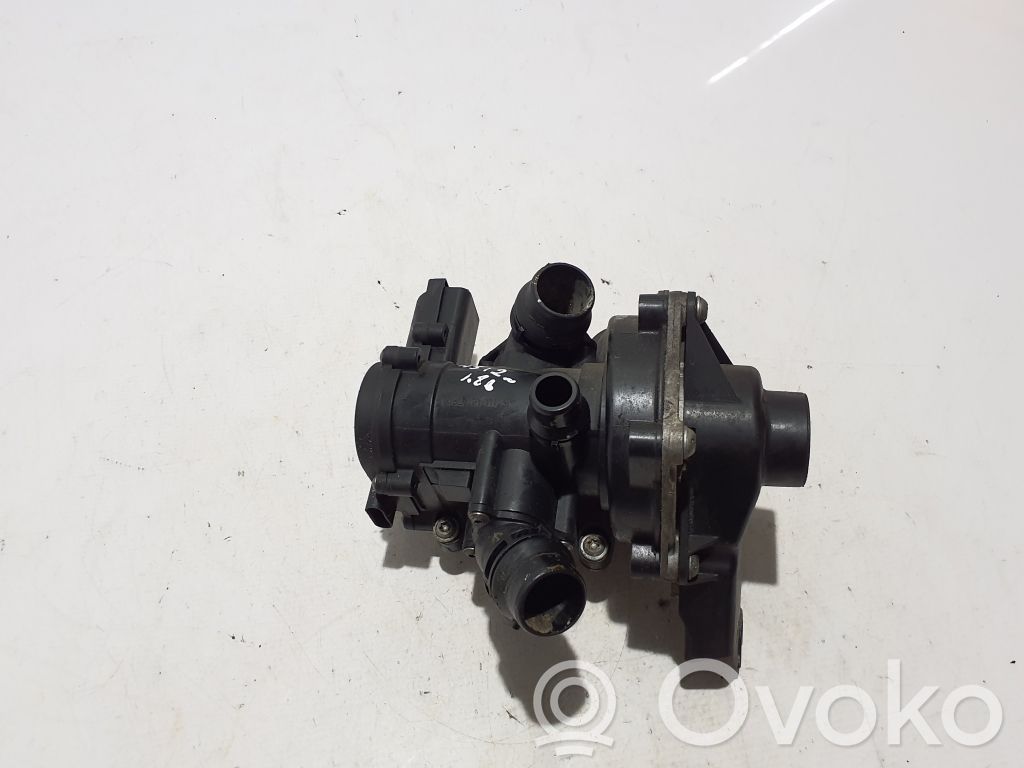 Audi A5 8T 8F Vesipumppu 