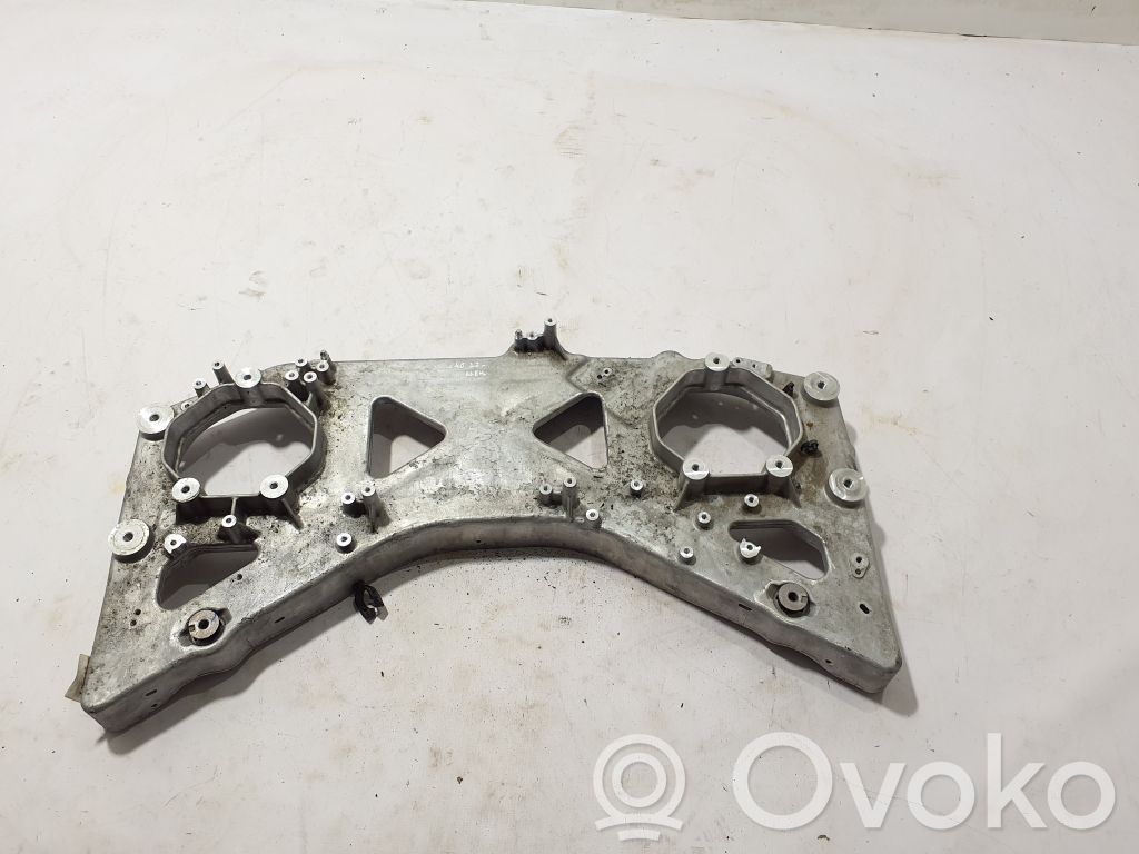 Volvo C40 Engine mounting bracket 