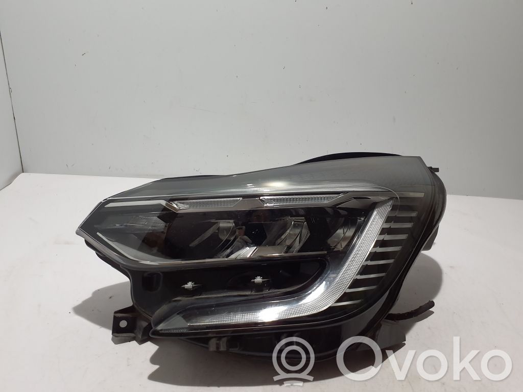 Renault Captur II Headlight/headlamp 