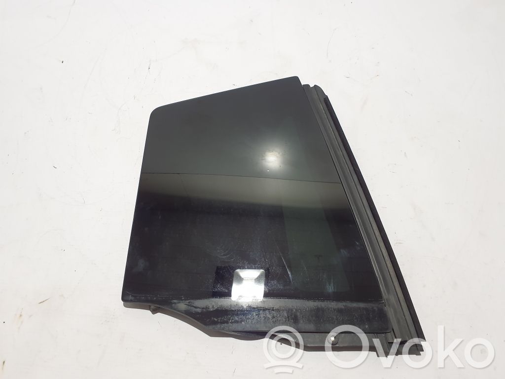 Ventanilla de ventilación de la puerta trasera   105527400G