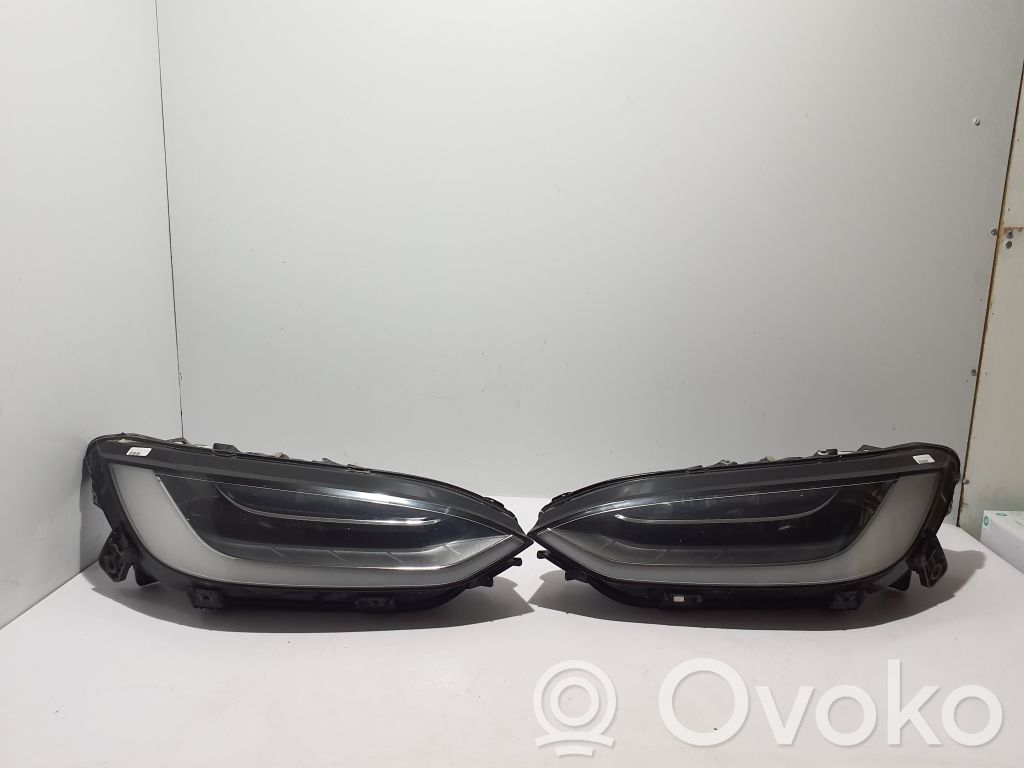 Tesla Model X Phare frontale 