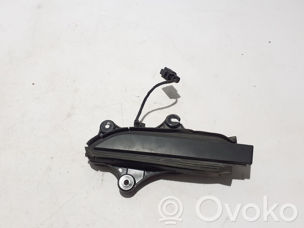 Tesla Model X Manecilla externa puerta delantera 