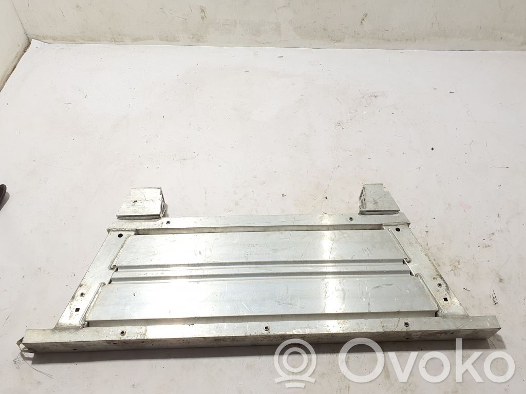 Volvo XC40 Soporte de montaje del radiador 