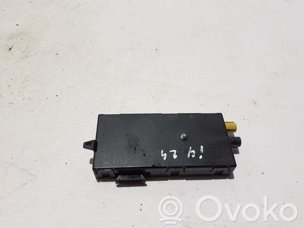 BMW 4 G22 G23 G24 G26 Antenos stiprintuvas 