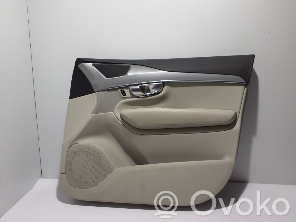 Volvo XC90 Front door card panel trim 