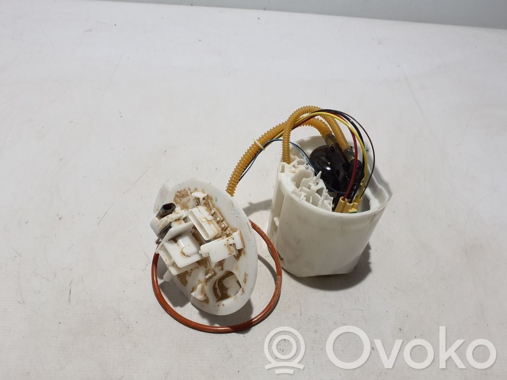 Mercedes-Benz GLA H247 Bomba interna de combustible 