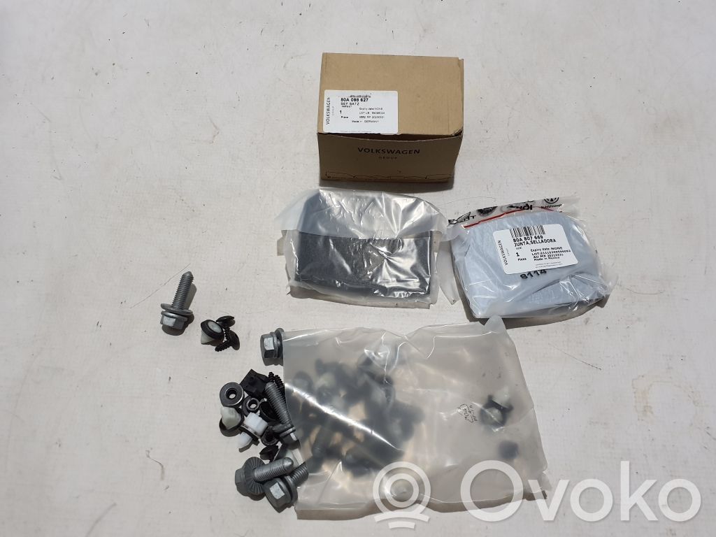 Schrauben / Muttern   80A098627