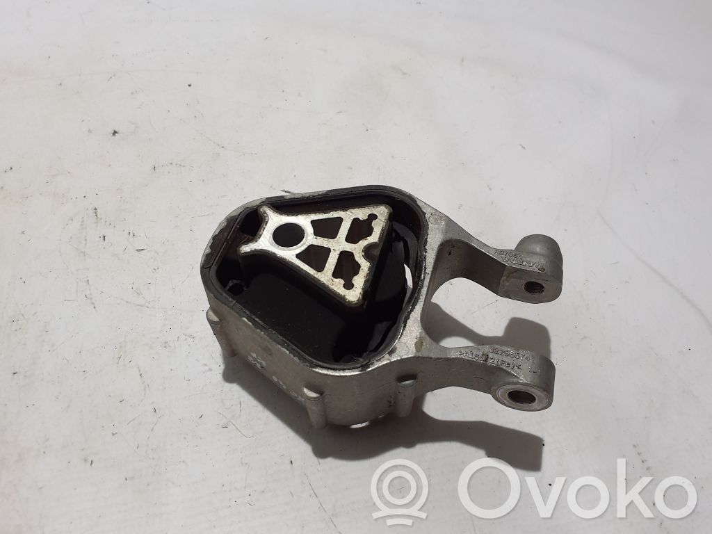 Volvo XC40 Engine mounting bracket 