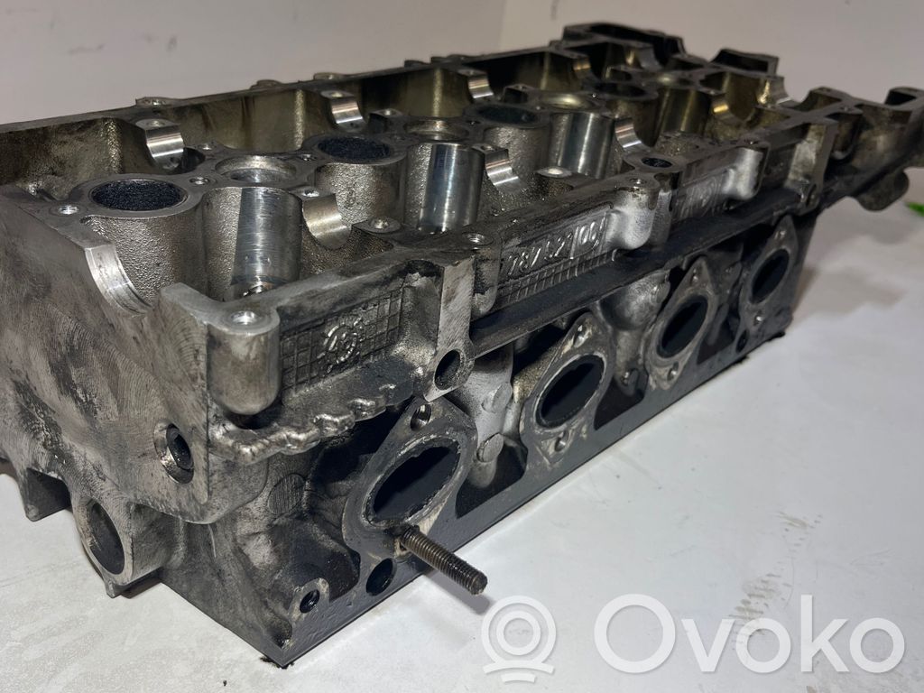 BMW 1 E81 E87 Engine head 