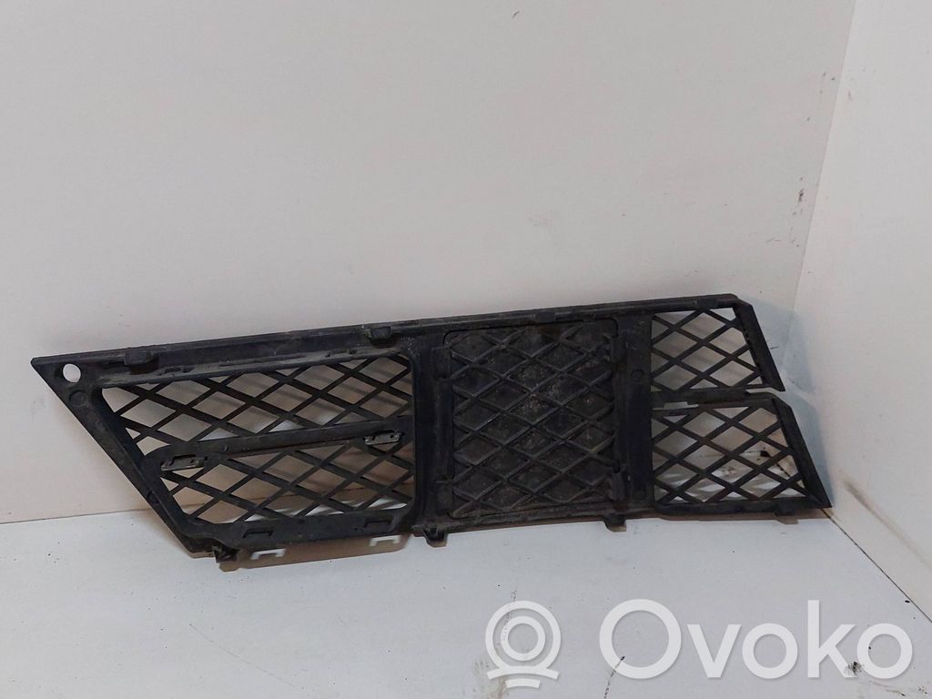 BMW 5 E60 E61 Kratka dolna zderzaka przedniego 