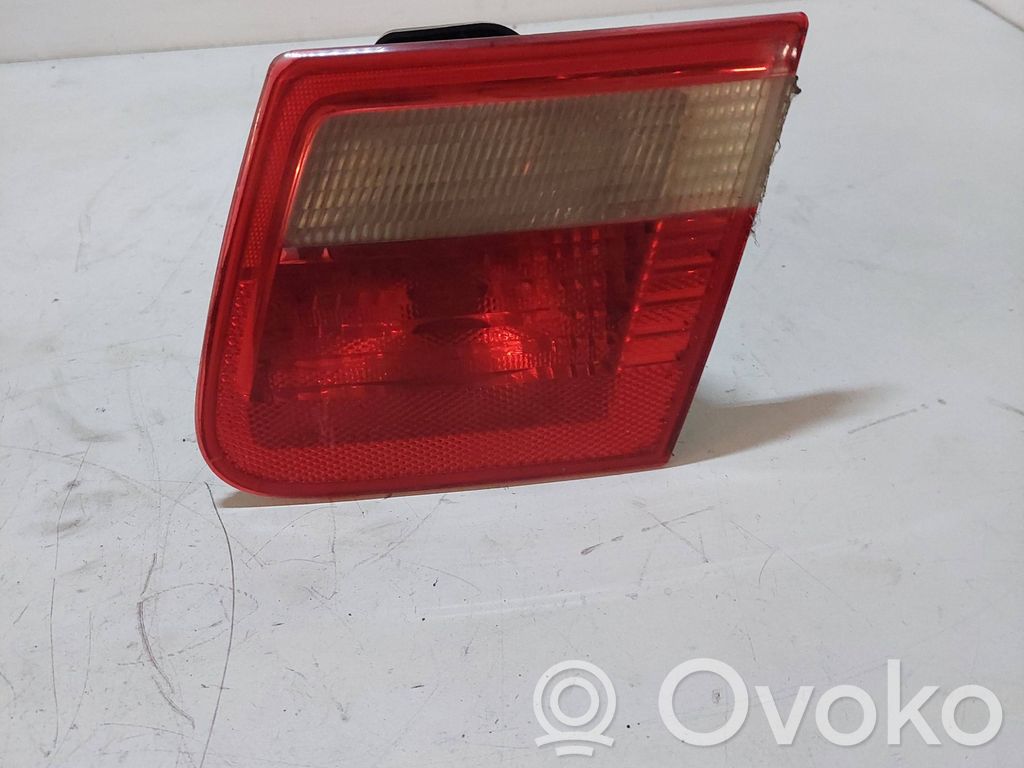 BMW 3 E46 Aizmugurējais lukturis pārsegā 