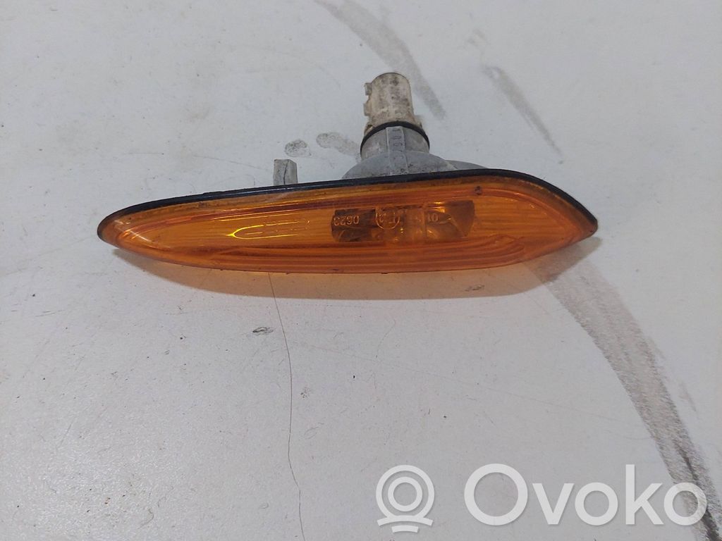 BMW 3 E46 Front fender indicator light 