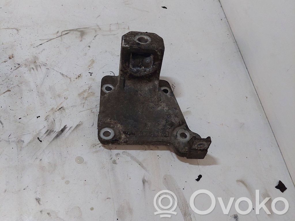 Gearbox mounting bracket   6751228