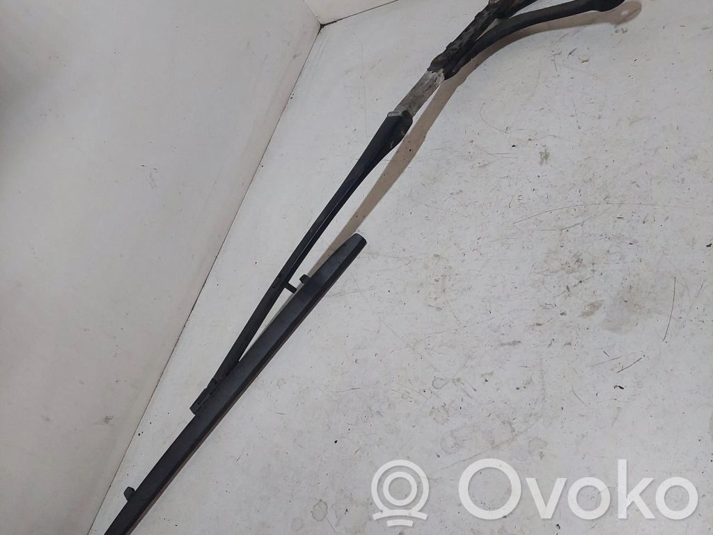 BMW 5 E39 Front wiper blade arm 