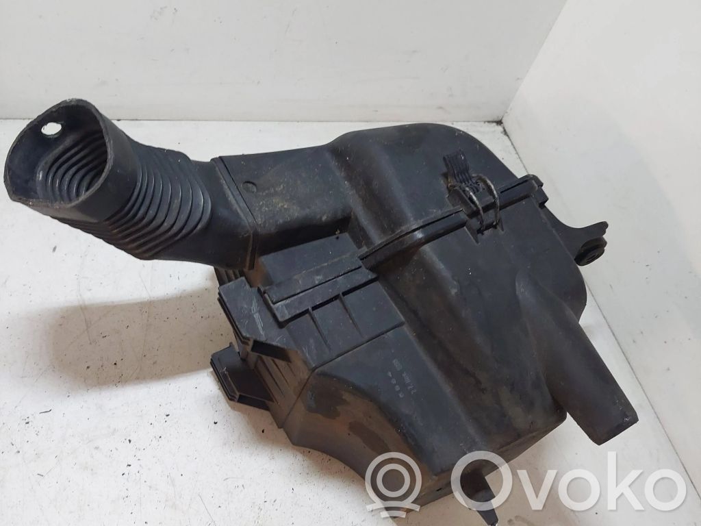 BMW 5 E39 Air filter box 
