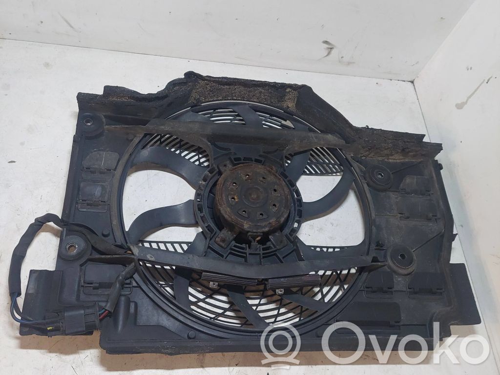 BMW 5 E39 Elektrisks radiatoru ventilators 