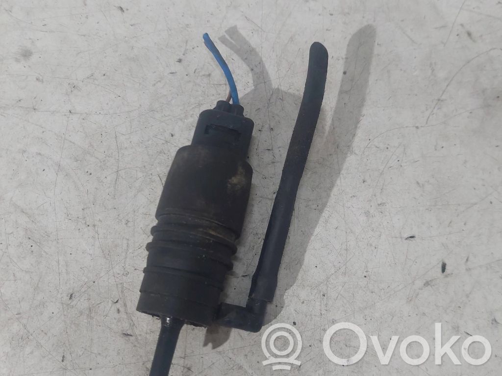 BMW 5 E39 Windscreen/windshield washer pump 