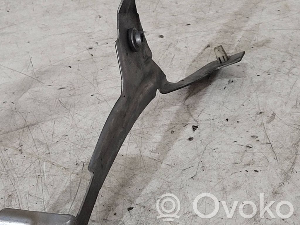 BMW 5 E60 E61 Fender mounting bracket 