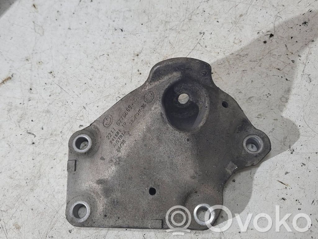 BMW 5 E60 E61 Engine mounting bracket 
