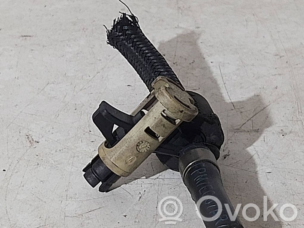 Fuel injector supply line/pipe