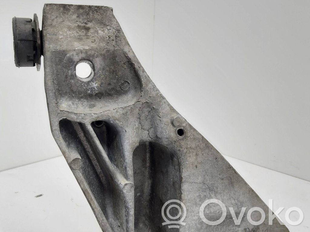 BMW X5 E70 Engine mounting bracket 