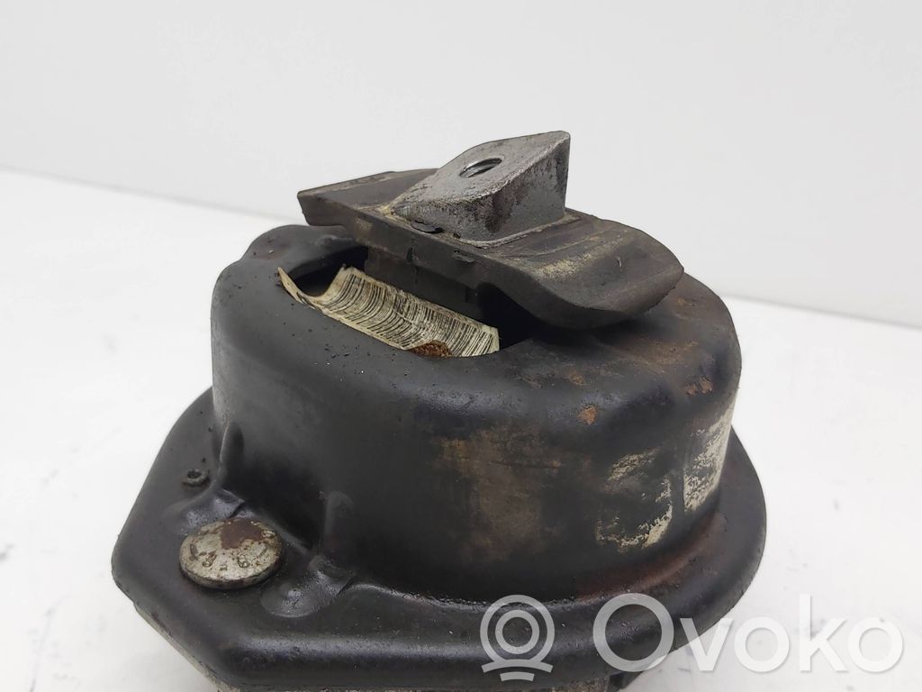 BMW 7 E65 E66 Engine mount bracket 