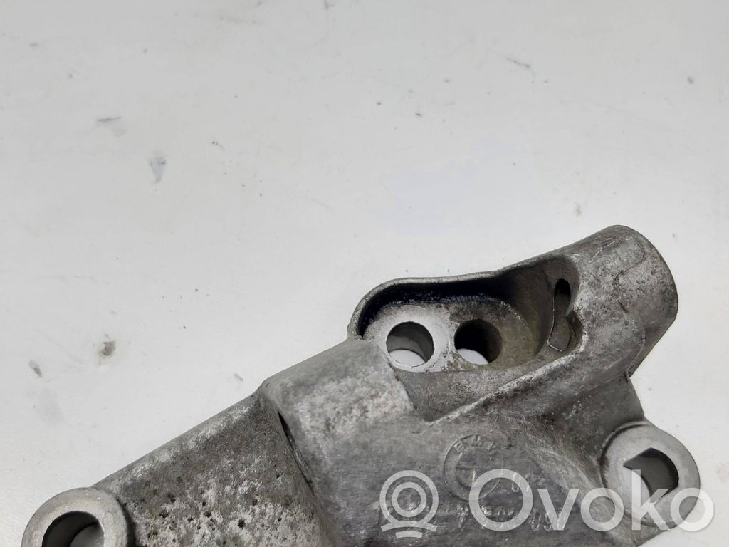 BMW 7 E65 E66 Generatoriaus kronšteinas 