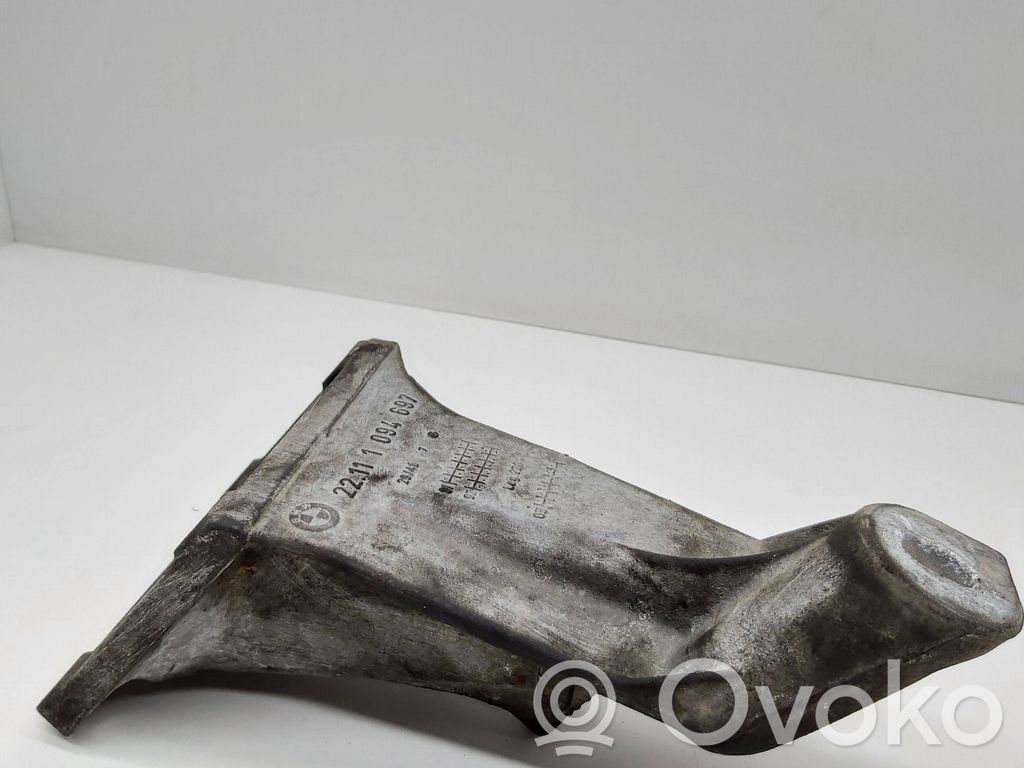 Engine mounting bracket   22111094697,LC9223