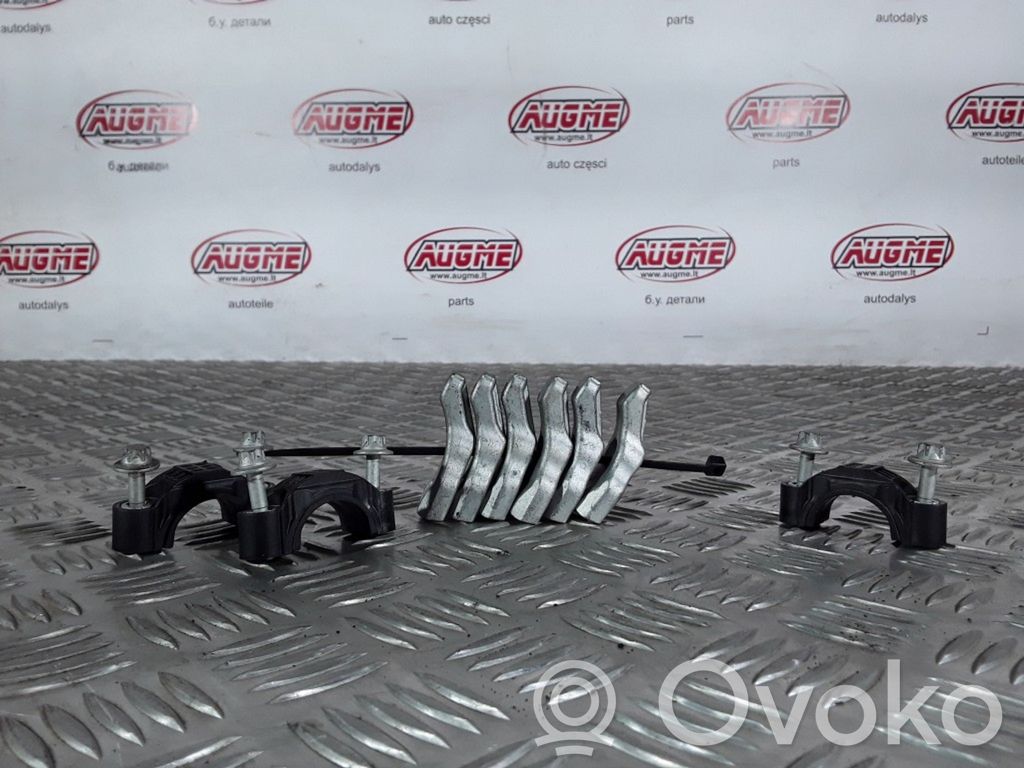 Abrazadera del inyector de combustible