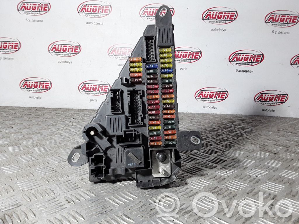 BMW 5 E39 Fuse module 