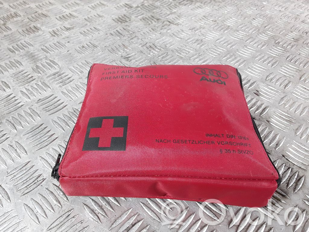 Audi A4 S4 B8 8K First aid kit 