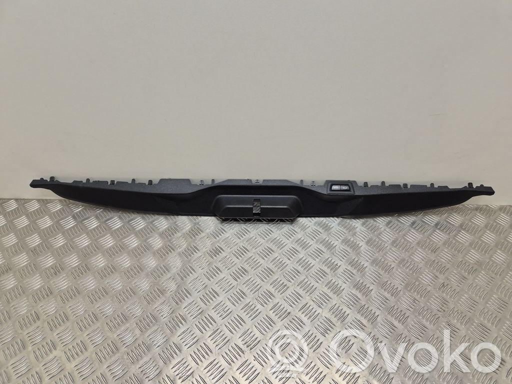 BMW X5 G05 Tailgate trim 
