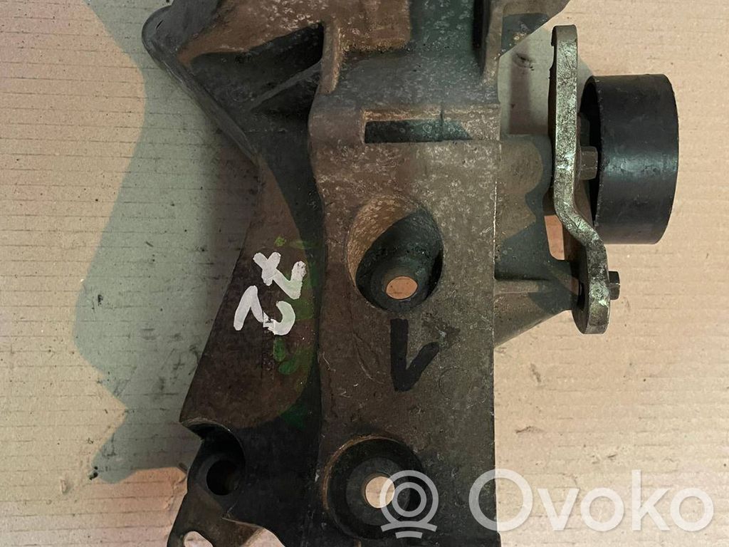 Nissan Almera N16 Generator/alternator bracket 