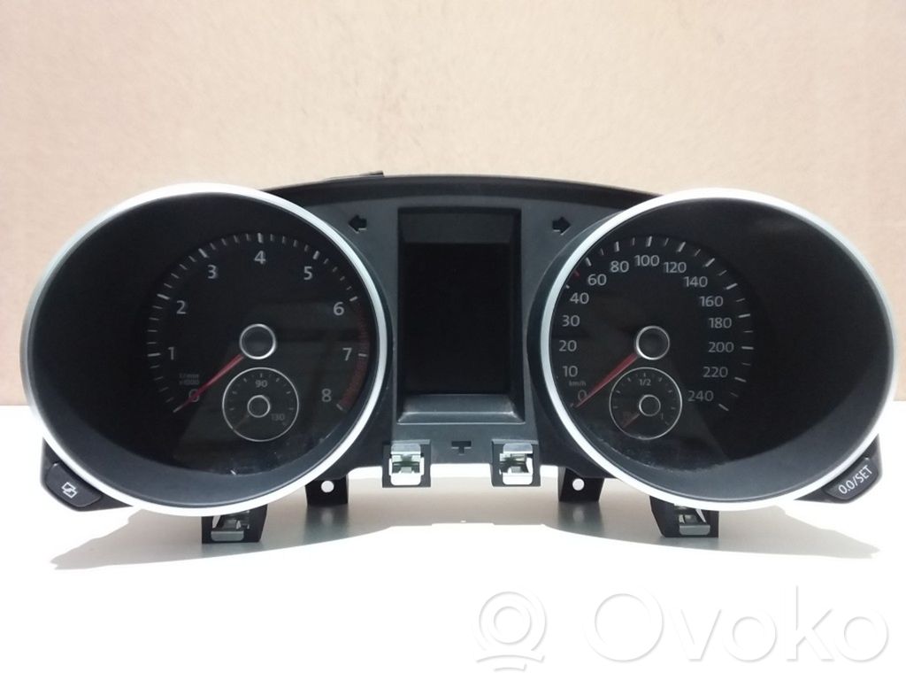 Volkswagen Golf VI Speedometer (instrument cluster) 