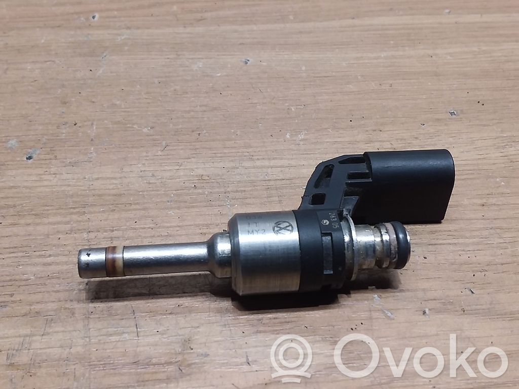 Volkswagen PASSAT B6 Fuel injector 
