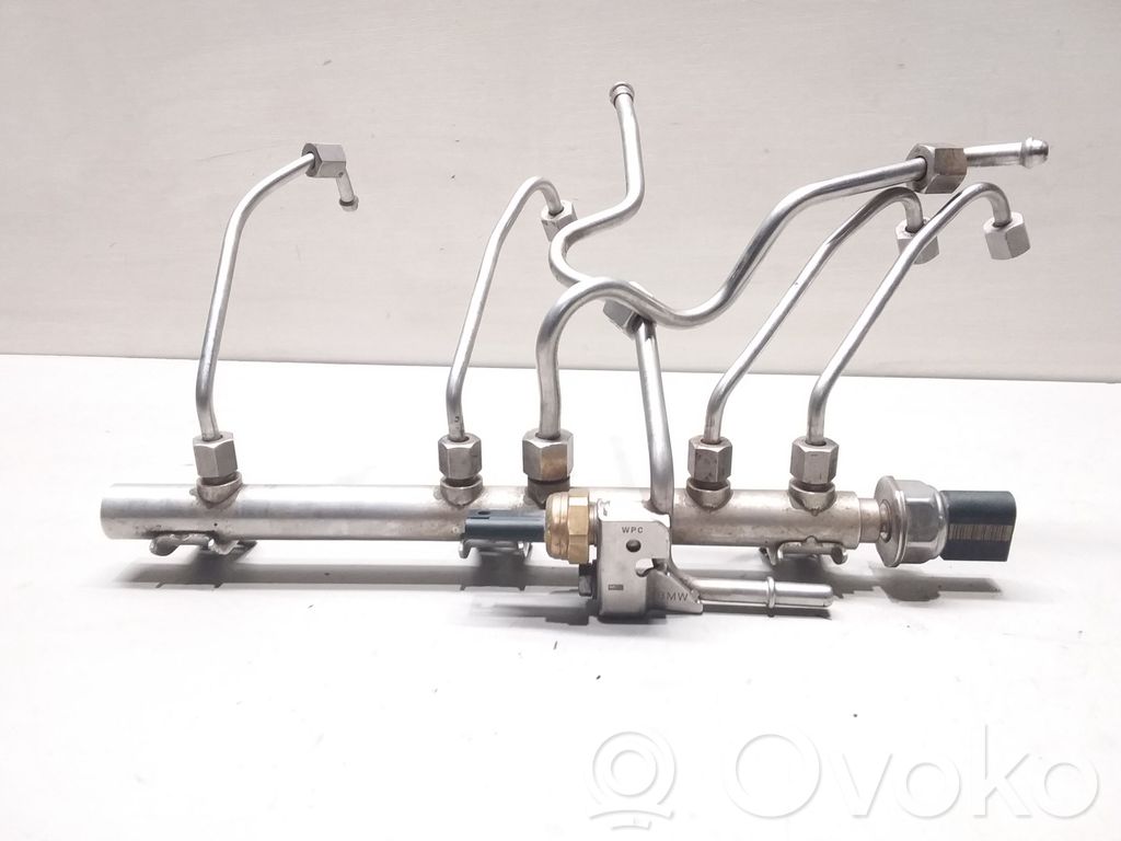 BMW 3 E90 E91 Fuel distributor 