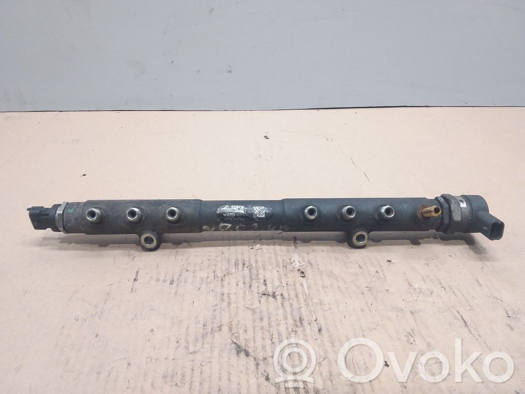 Volvo V70 Fuel pressure regulator 