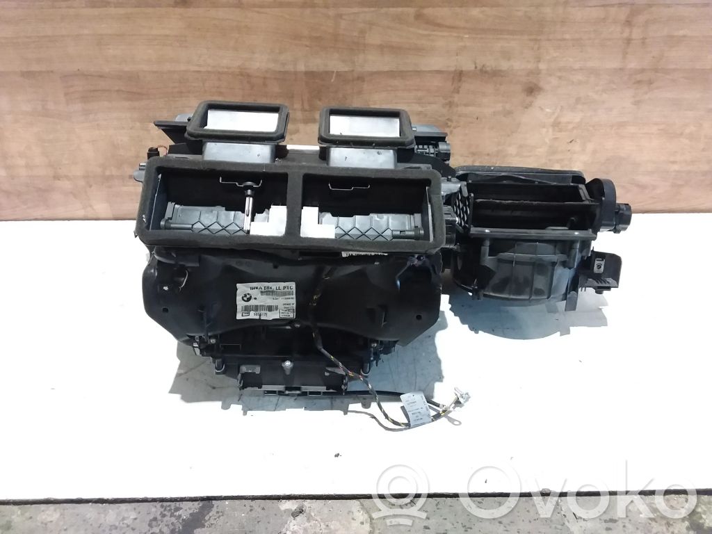 BMW 1 E81 E87 Montaje de la caja de climatización interior 