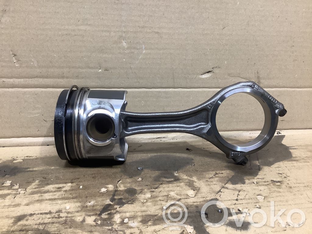 Audi Q5 SQ5 8R Piston with connecting rod 