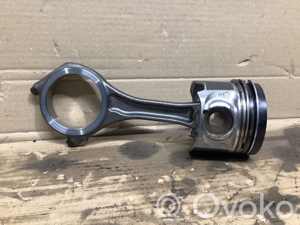 Audi Q5 SQ5 8R Piston with connecting rod 