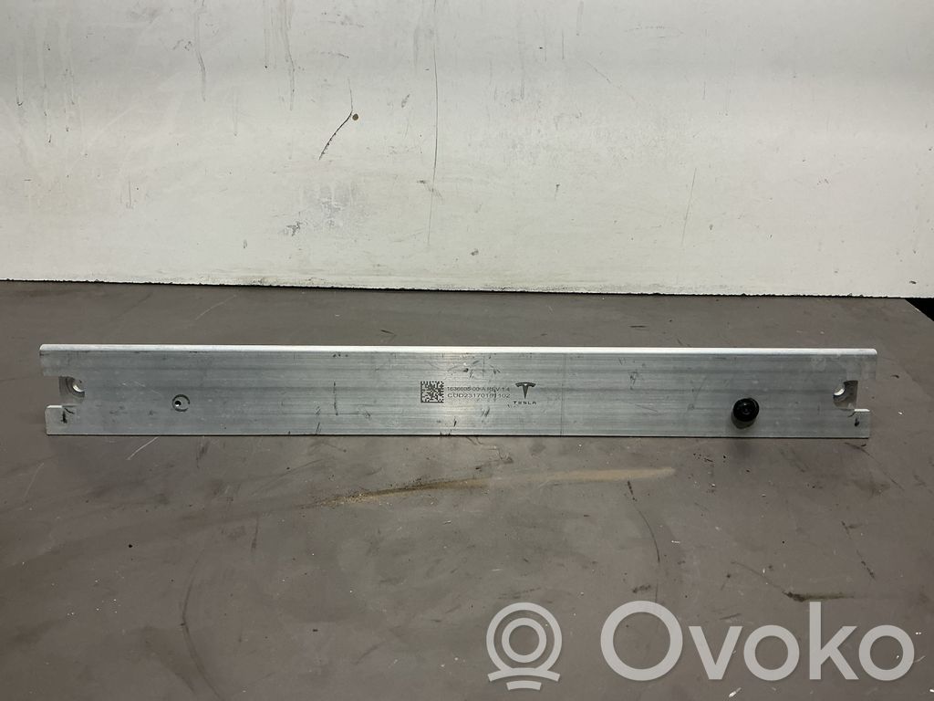 Tesla Model Y Support, fixation radiateur 