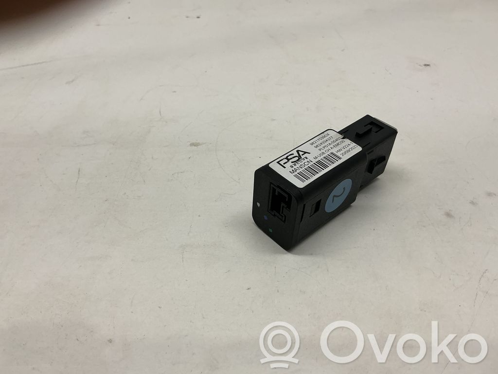 Opel Mokka B Enchufe conector USB 