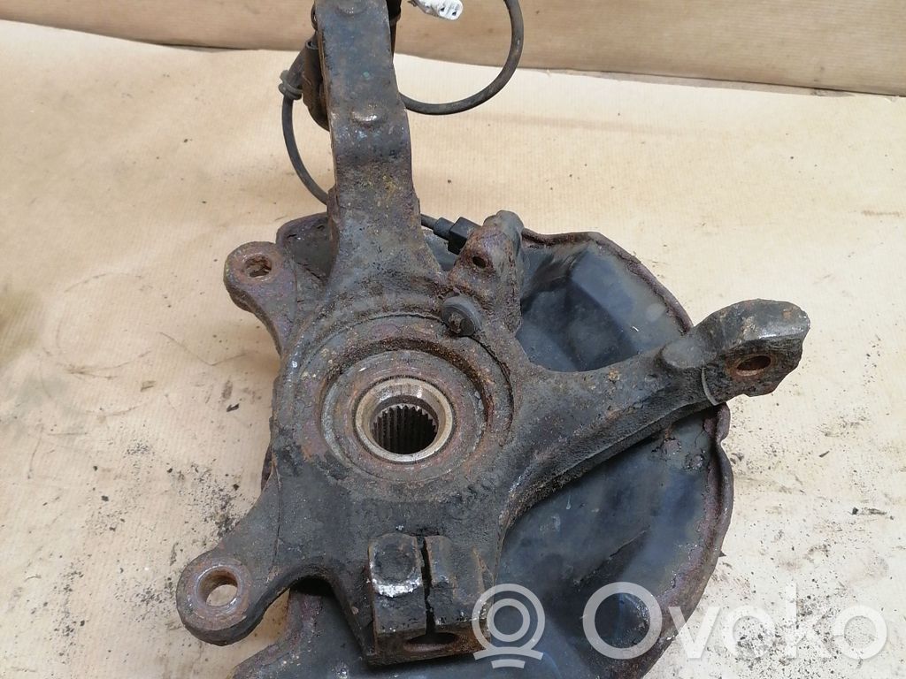 Suzuki Swift I Front wheel hub 
