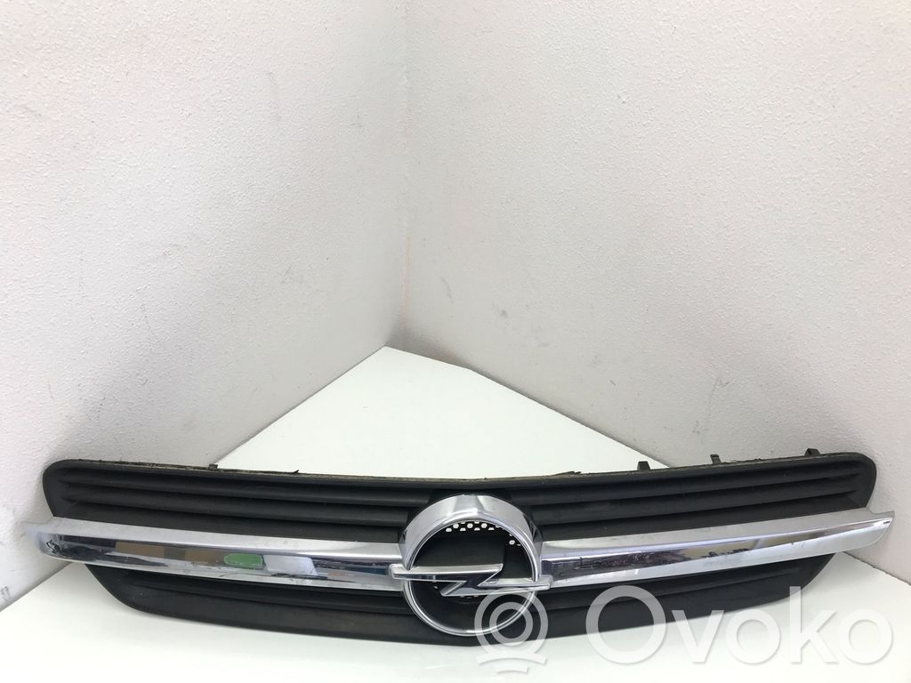 Maskownica / Grill / Atrapa górna chłodnicy   13162160,13117843,13162160,13117843