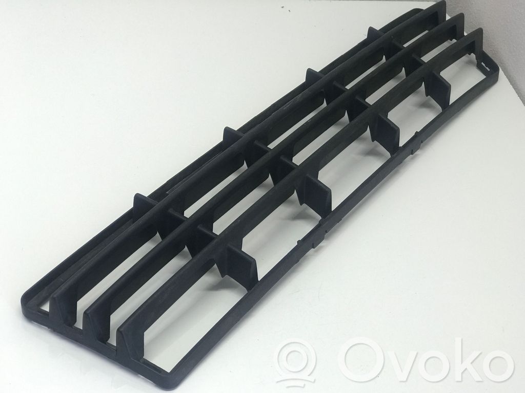 Volvo V50 Front bumper lower grill 