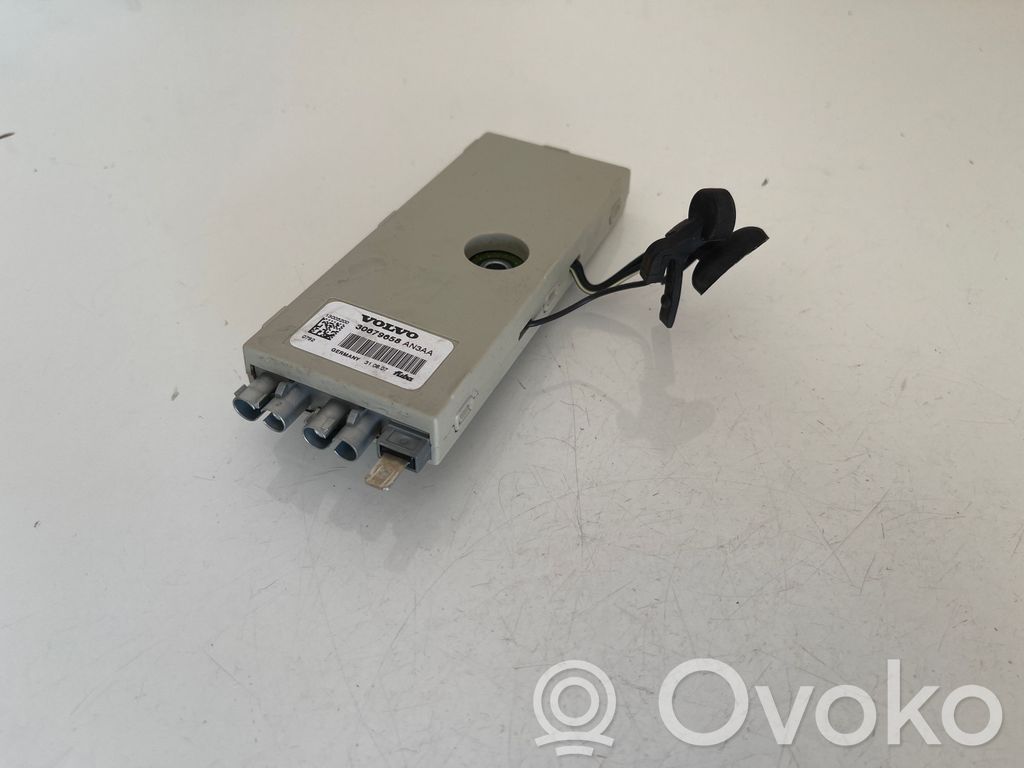 Volvo V70 Antenos stiprintuvas 