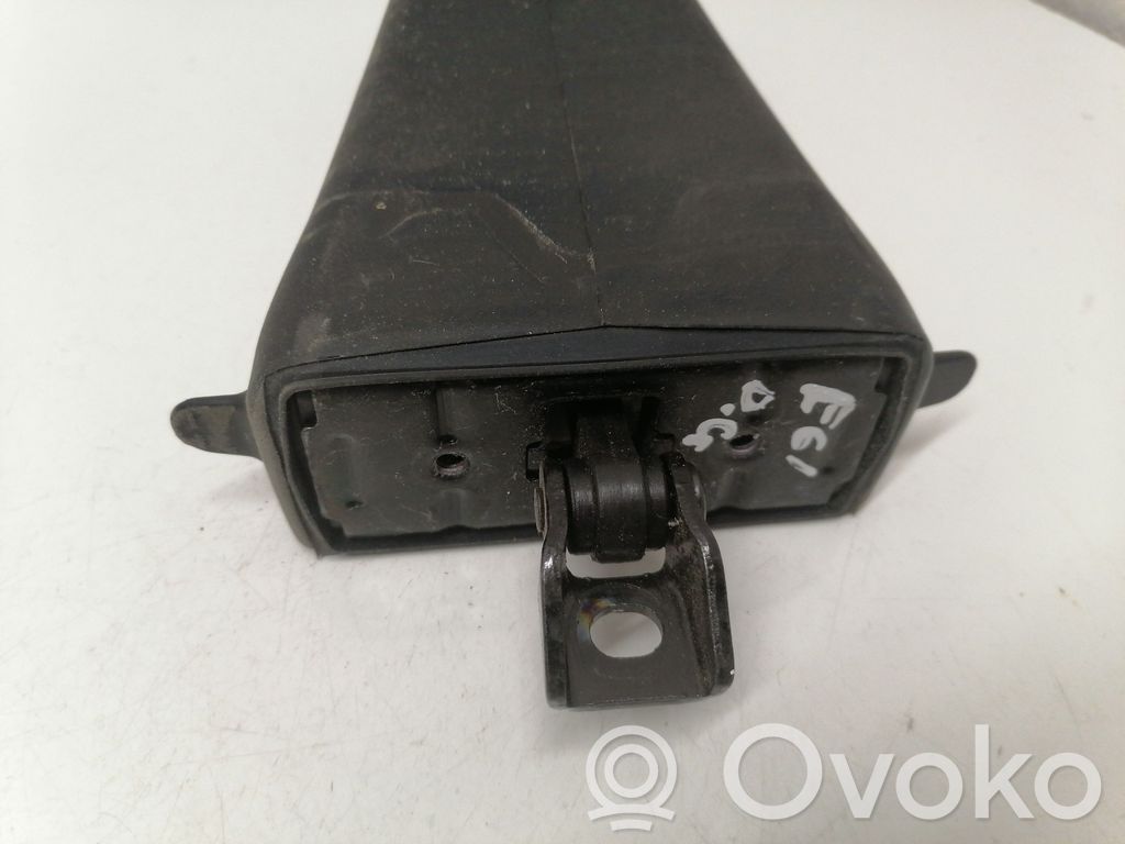 BMW 5 E60 E61 Takaoven pidätin 