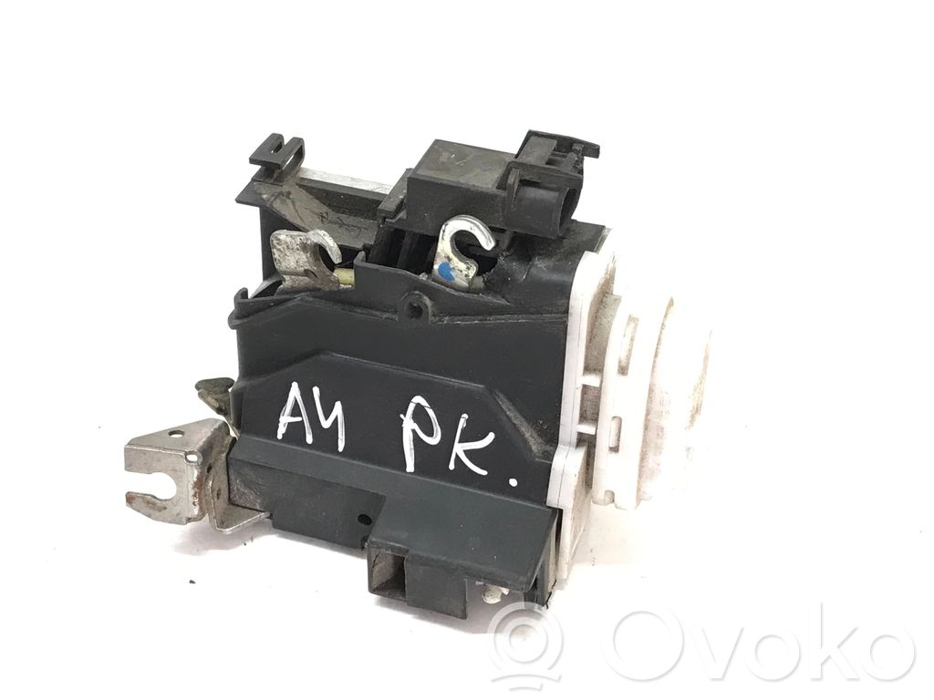 Audi A4 S4 B5 8D Priekšpusē slēdzene 