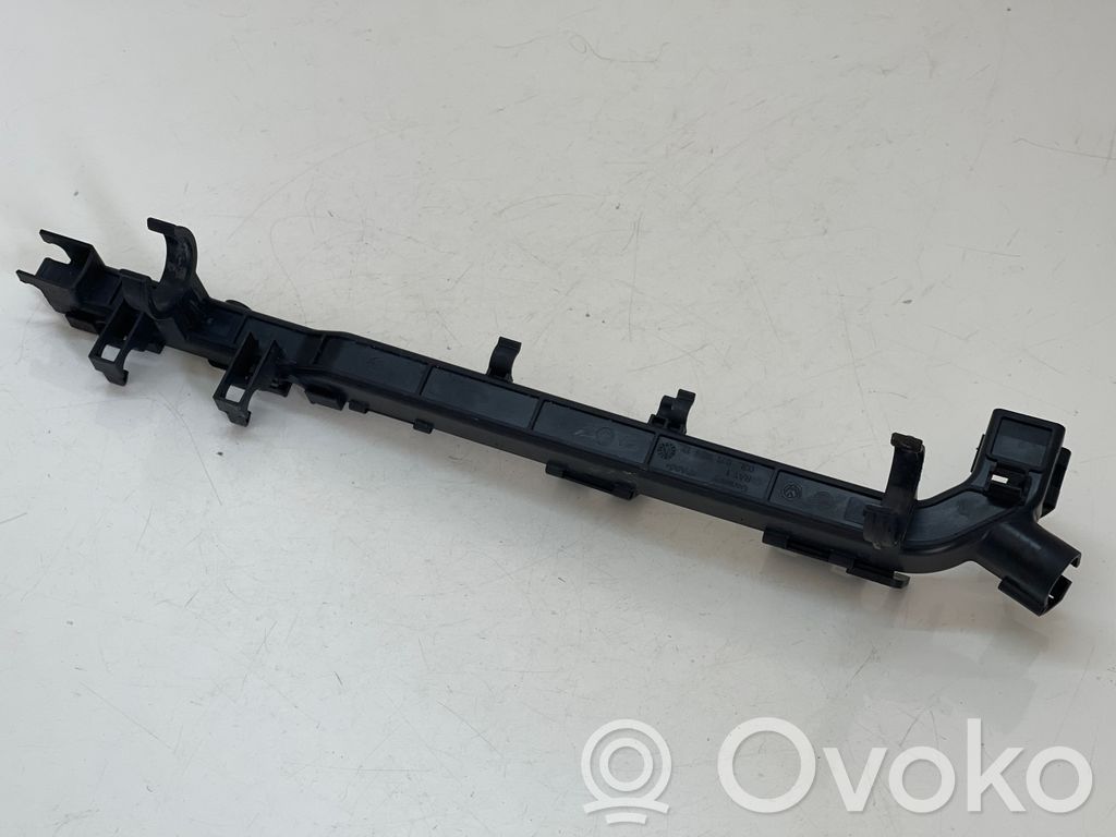 Volkswagen Golf VI Другая деталь отсека двигателя 